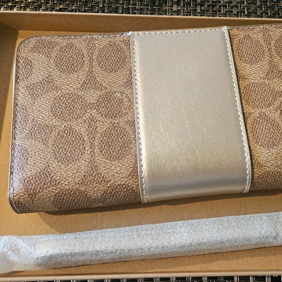 Coach Long Zip Around Wallet In Signature Canvas - Boxed - NWT - Picture 10 of 13